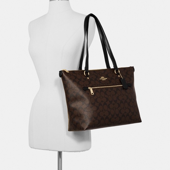 Coach Gallery Tote In Signature Canvas - Picture 2 of 6